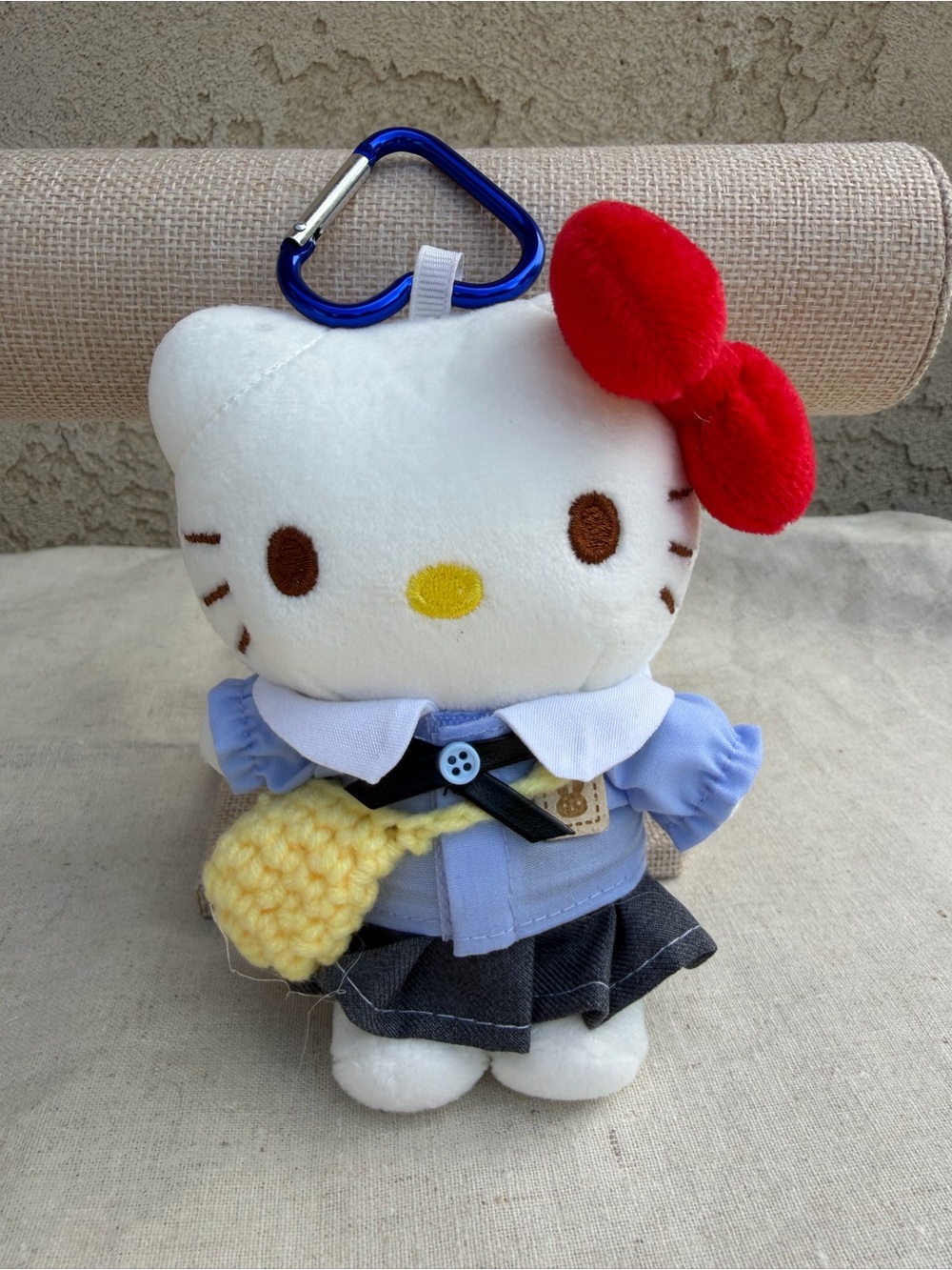 NEW in Bag Hello Kitty Plush Purse Keychain – White with Red Bow and Blue Clip